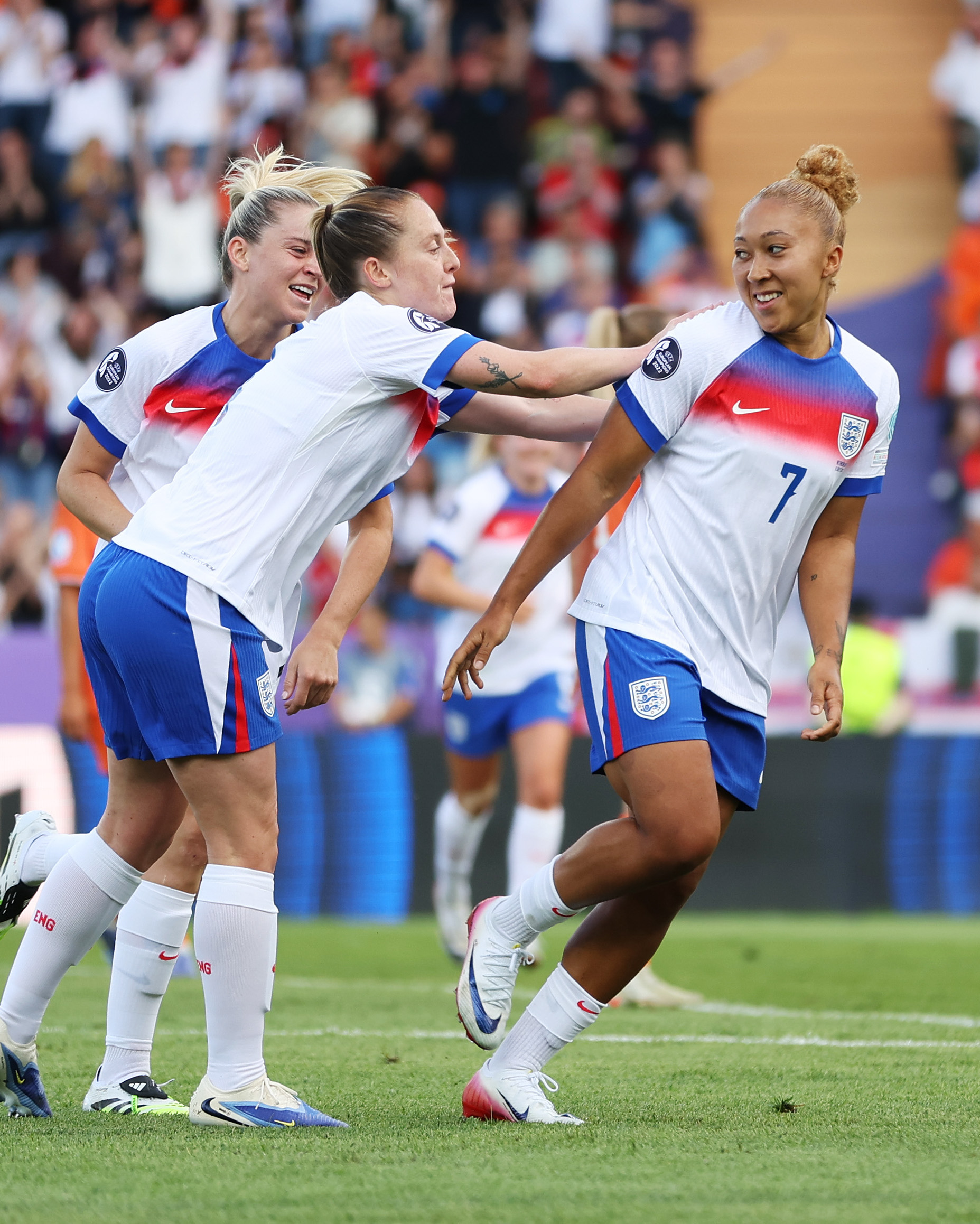 mk体育app下载-女足欧洲杯第8比赛日综述：拉索助攻戴帽助英格兰大胜，威尔士迎来里程碑