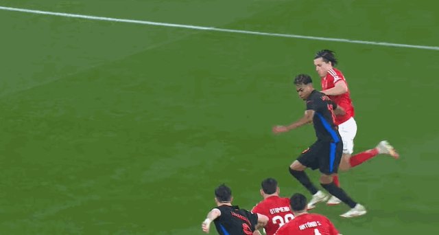 1737499138987061335.gif 亚马尔造点.gif