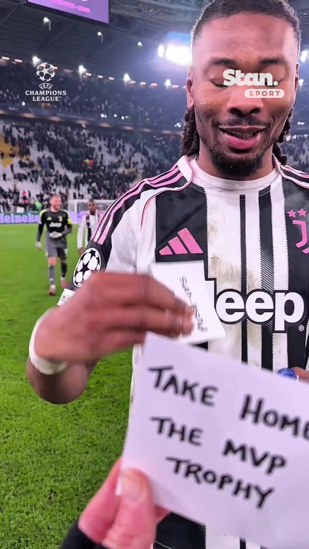 mk体育官网-K·图拉姆领取全场最佳奖杯时选错纸条：做10个俯卧撑