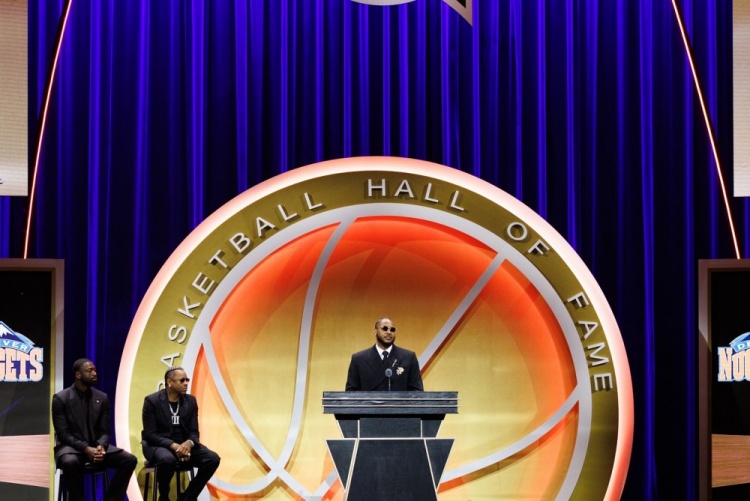 韦德致敬瓜哥：或许生来背负磨难 但你用坚持书写了胜利的篇章！