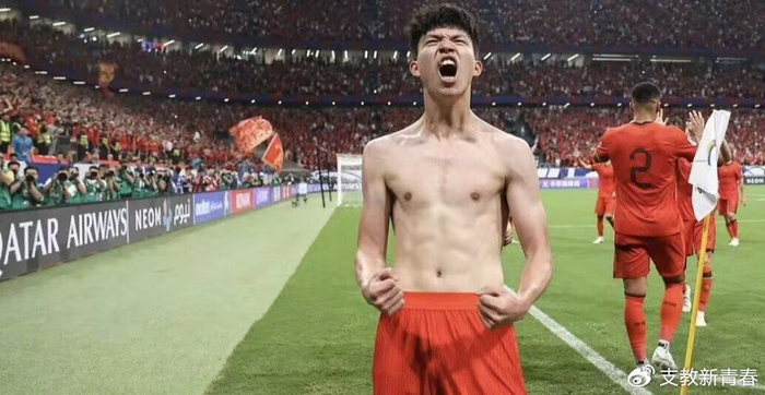 mk体育-王钰栋，为何拒绝德甲合同，放弃留洋？在中超拿300万顶薪|国足|欧洲联赛|门兴格拉德巴赫|国足球员|李玮峰_新浪体育_新浪新闻