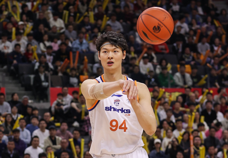 mk体育app下载-上海狂胜2-0山东进四强：洛夫顿20+9+5 陈林坚21分王哲林14+6